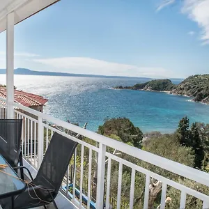 κάντε κράτηση εδώ